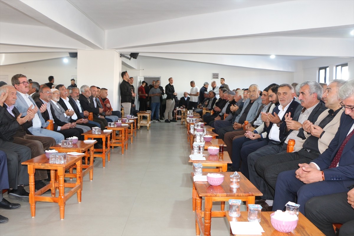 Bingöl'ün Karlıova ilçesinde 13 yıldır aralarında husumet bulunan aileler barıştırıldı. Vali Ahmet...