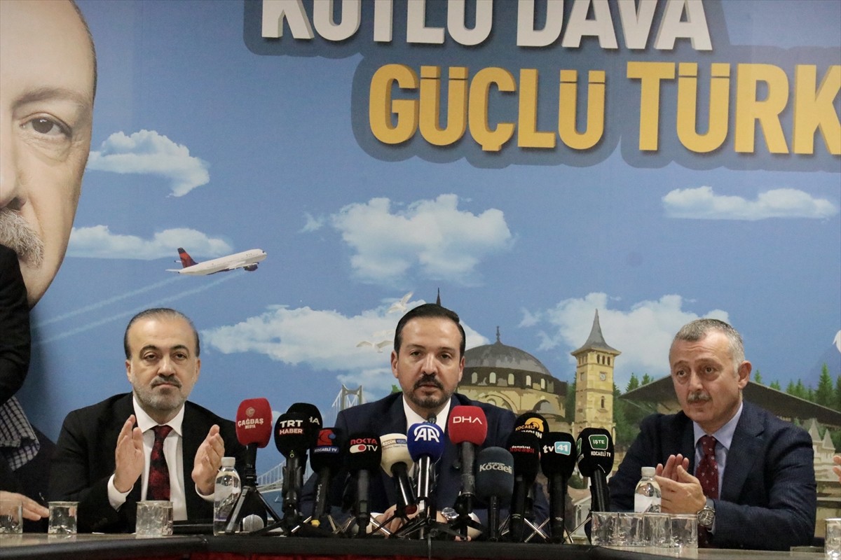 Bir dizi program için Kocaeli'ye gelen AK Parti Genel Başkan Yardımcısı Kürşad Zorlu, Valiliği...