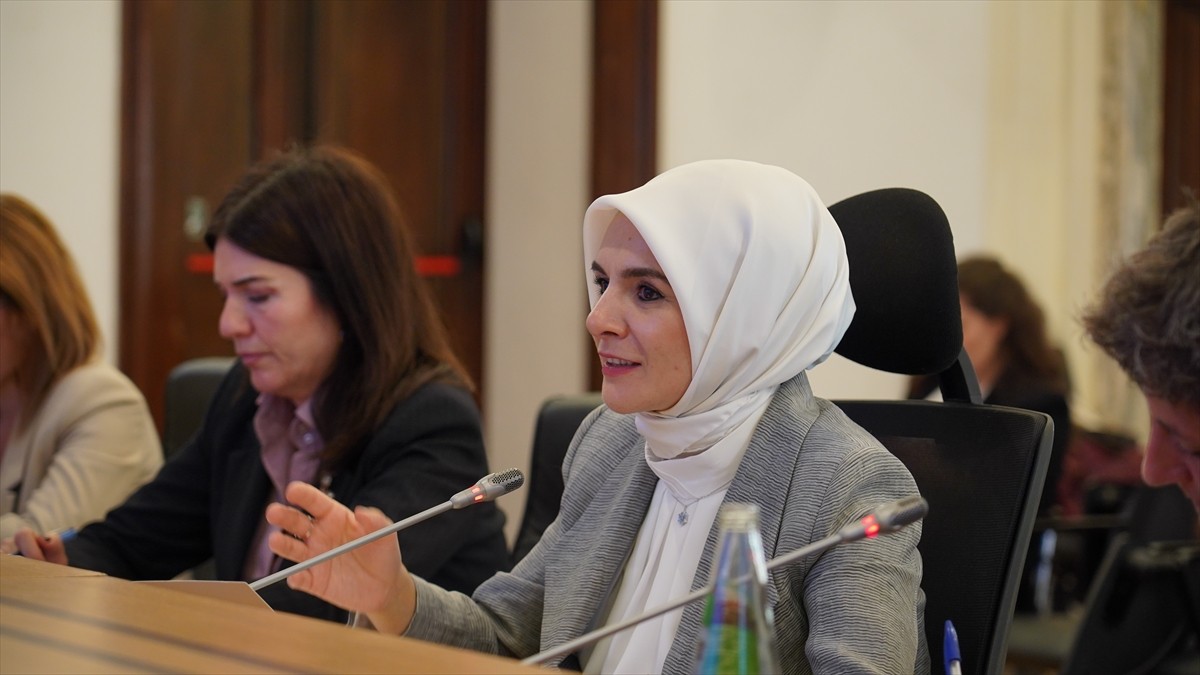 Birtakım temaslar için İtalya'nın başkenti Roma'da bulunan Aile ve Sosyal Hizmetler Bakanı Mahinur...