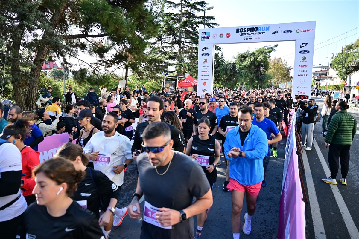 Bosphorun Quarter Marathon koşu etkinliği, Ortaköy-Bebek parkurunda gerçekleştirildi. Kuruçeşme...