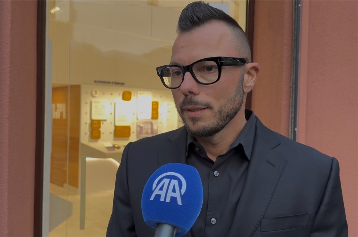 Bulgaristan'ın Filibe kentinde açılan ilk altın yatırımı müzesinde dünyanın "en eski" işlenmiş...