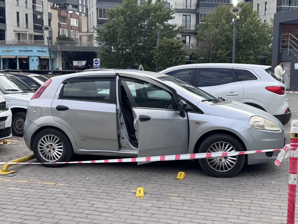 Bursa'da aracında silahlı saldırıya uğrayan kişi ağır yaralandı.