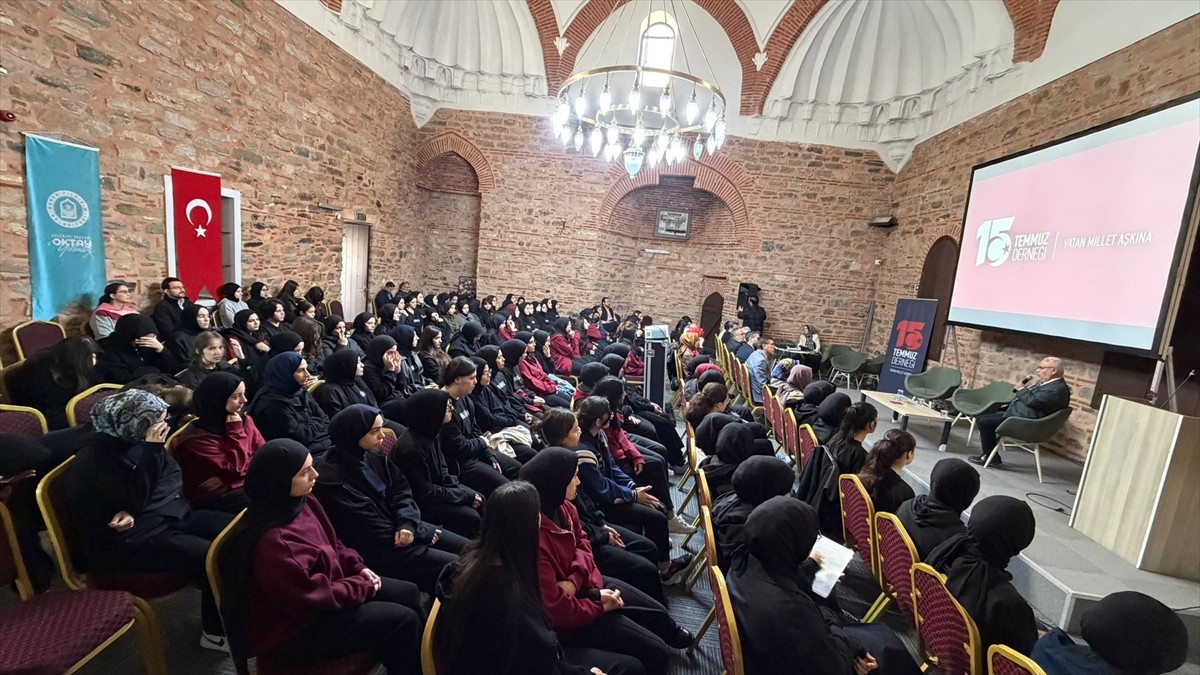 Bursa'da "Her Ay 253 Hatim Programı" kapsamında 15 Temmuz şehitleri için gün boyu çeşitli...