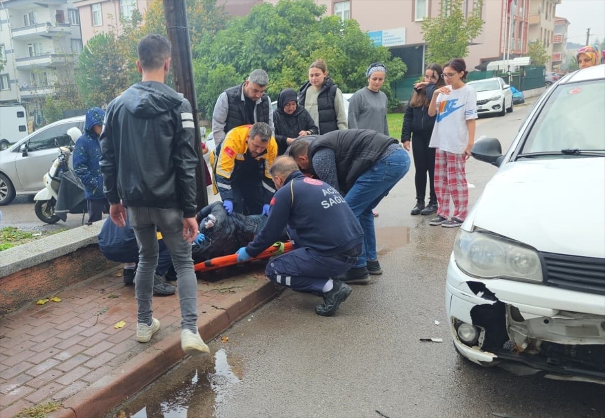 Bursa'nın İnegöl ilçesinde otomobille çarpışan motosikletin sürücüsü ağır yaralandı.
