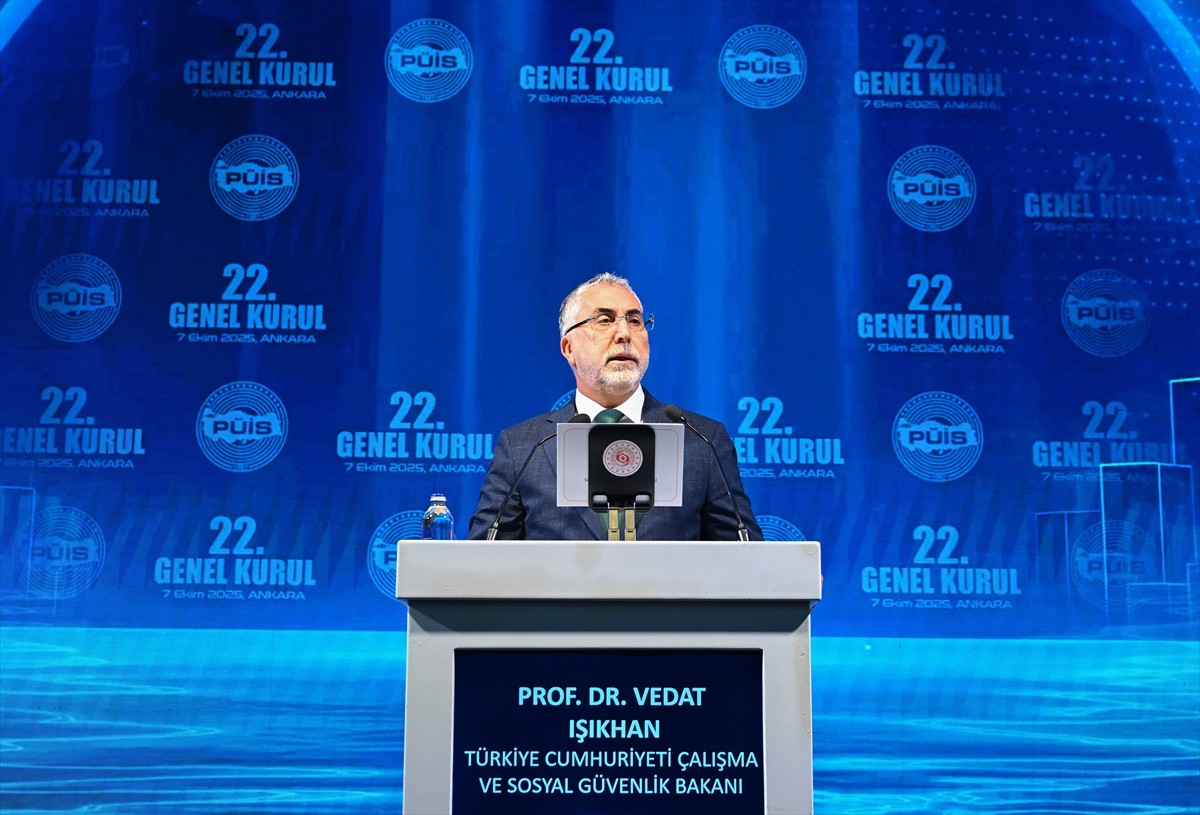 Çalışma ve Sosyal Güvenlik Bakanı Vedat Işıkhan, Petrol Ürünleri İşverenler Sendikasının (PÜİS) JW...