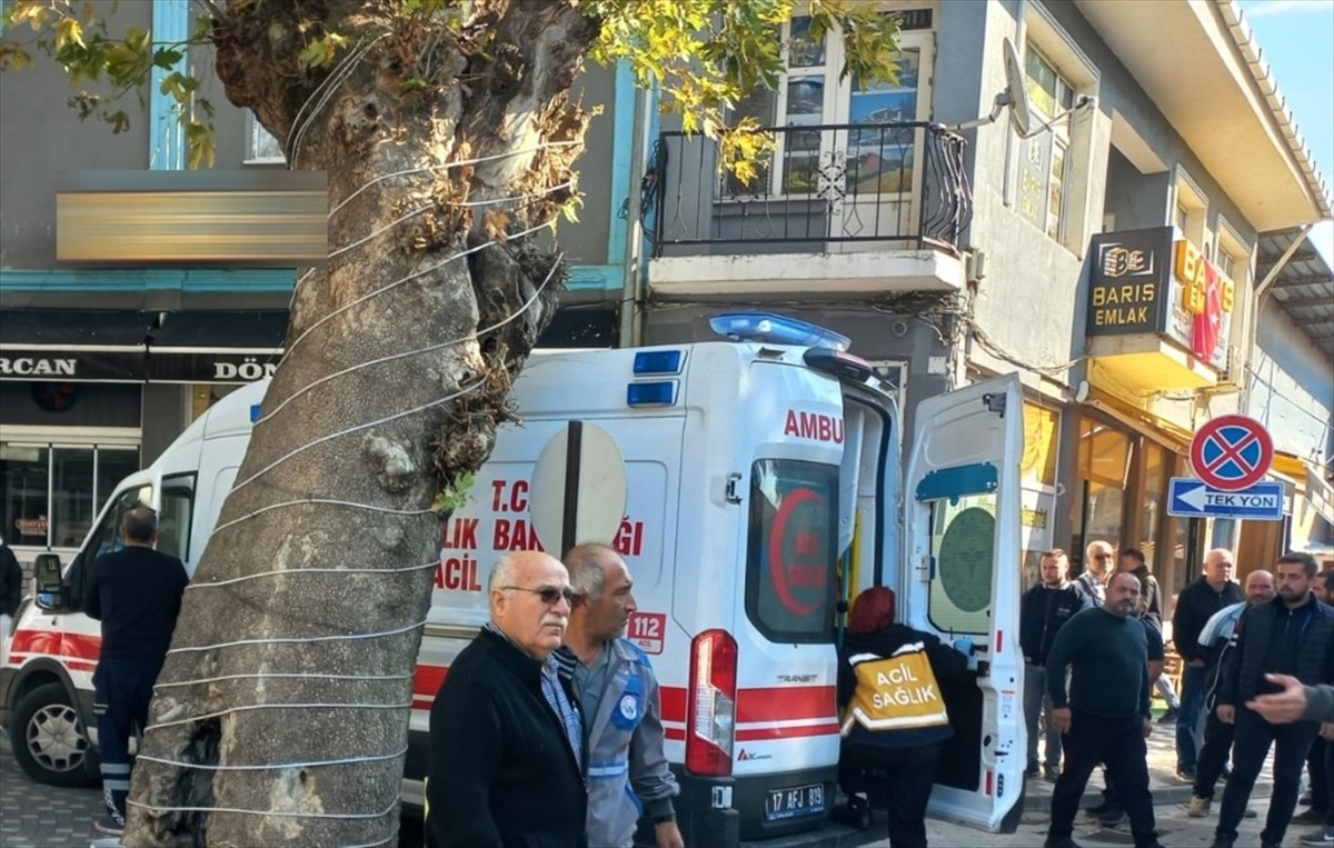 Çanakkale'nin Ezine ilçesinde eşi tarafından av tüfeğiyle vurulan kadın, yaşamını yitirdi. Olay...