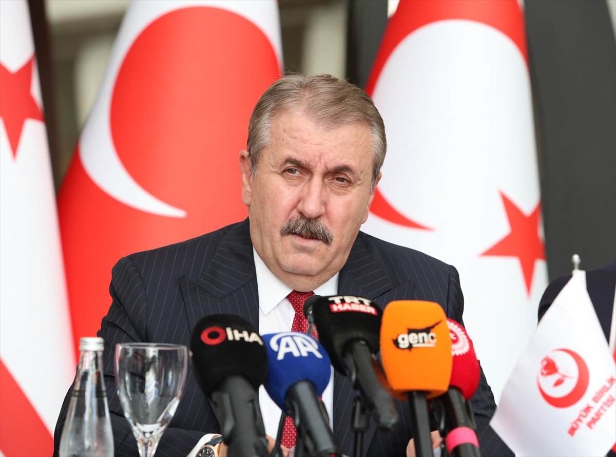 Çeşitli temaslar için Kuzey Kıbrıs Türk Cumhuriyeti'nin (KKTC) başkenti Lefkoşa'da bulunan Büyük...