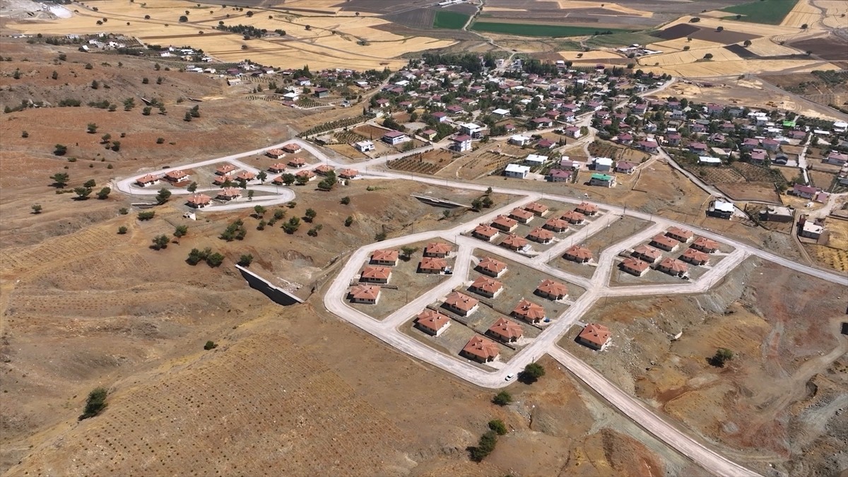 Çevre, Şehircilik ve İklim Değişikliği Bakanı Murat Kurum, 6 Şubat 2023'teki Kahramanmaraş...