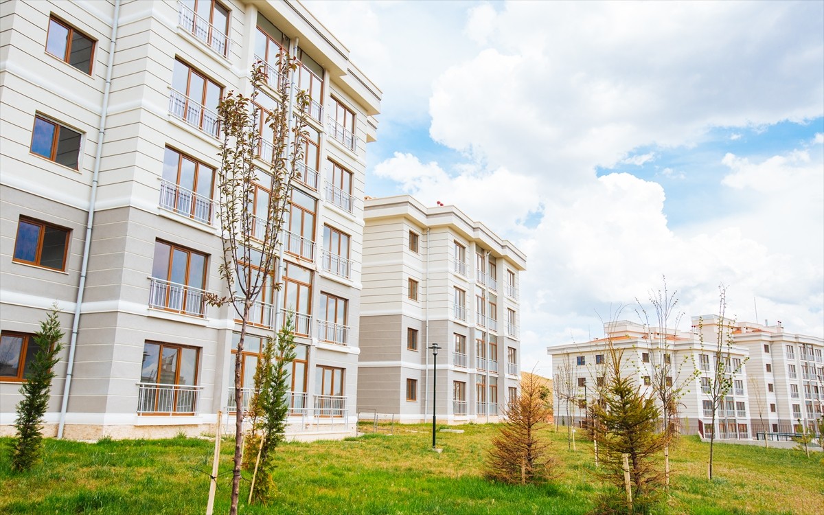 Çevre, Şehircilik ve İklim Değişikliği Bakanı Murat Kurum, Toplu Konut İdaresi Başkanlığının...