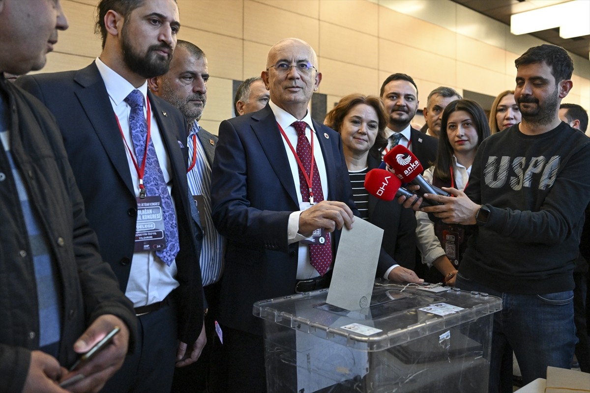 CHP Ankara İl Başkanlığının 39. Olağan Kongresi, Yenimahalle Nazım Hikmet Kültür Merkezi'nde...