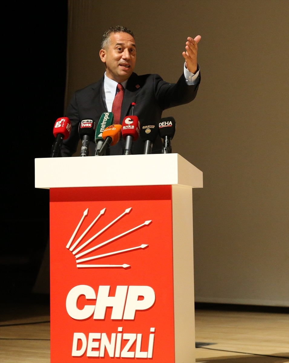 CHP Denizli 39. Olağan İl Kongresi Nihat Zeybekci Kongre ve Kültür Merkezi'nde yapıldı. CHP Grup...