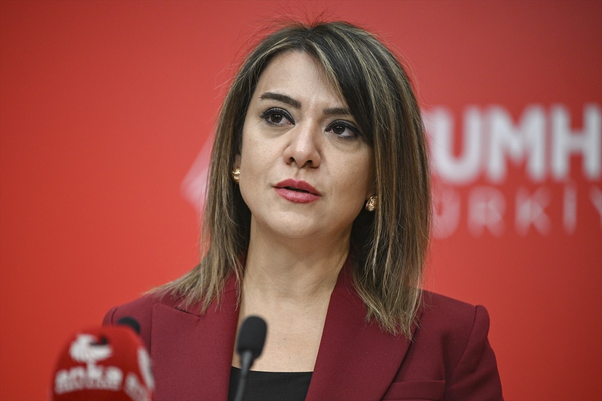 CHP Genel Başkan Yardımcısı Gamze Taşcıer, partisinin genel merkezinde düzenlediği basın...