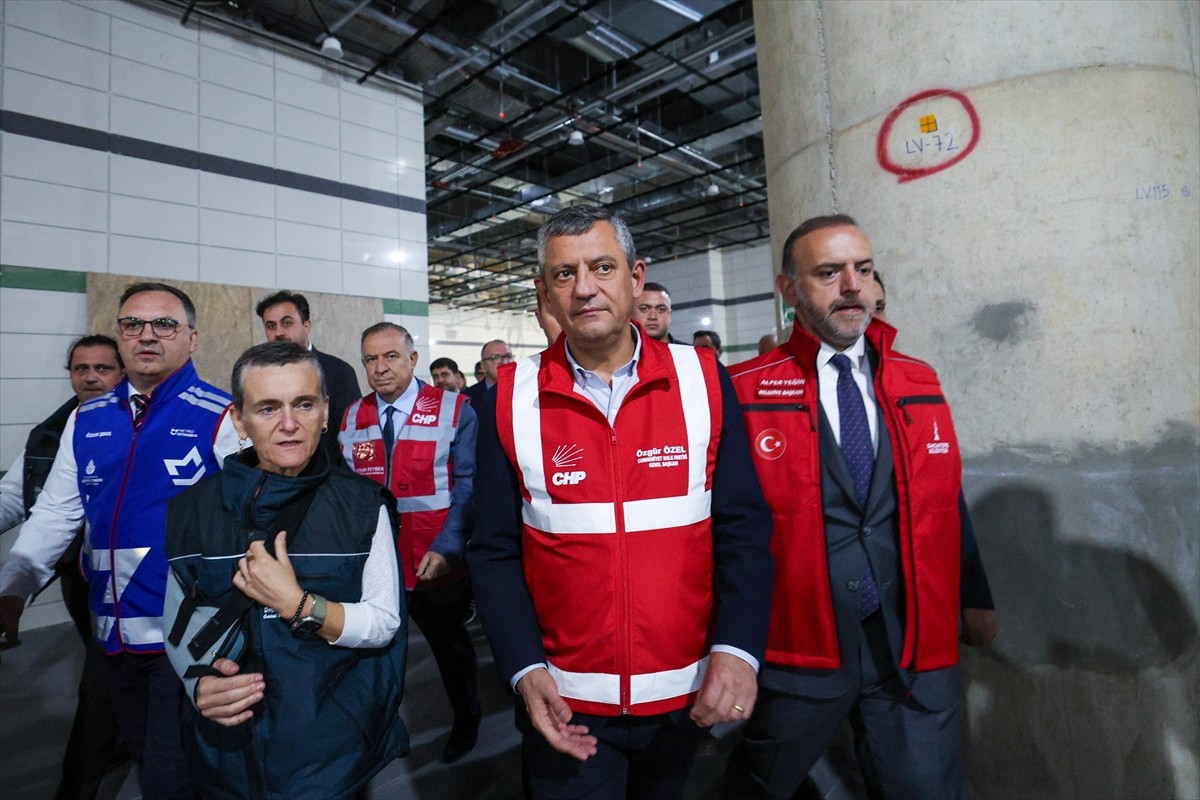 CHP Genel Başkanı Özgür Özel, Çekmeköy-Sancaktepe-Sultanbeyli metro hattının ikinci etabının test...