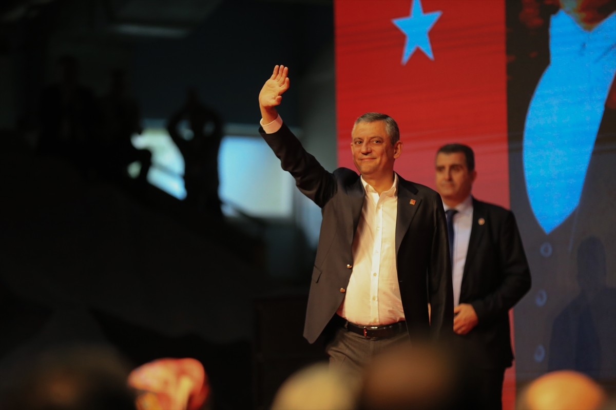 CHP Genel Başkanı Özgür Özel (fotoğrafta), Atatürk Spor Salonu'nda düzenlenen CHP Manisa 39....