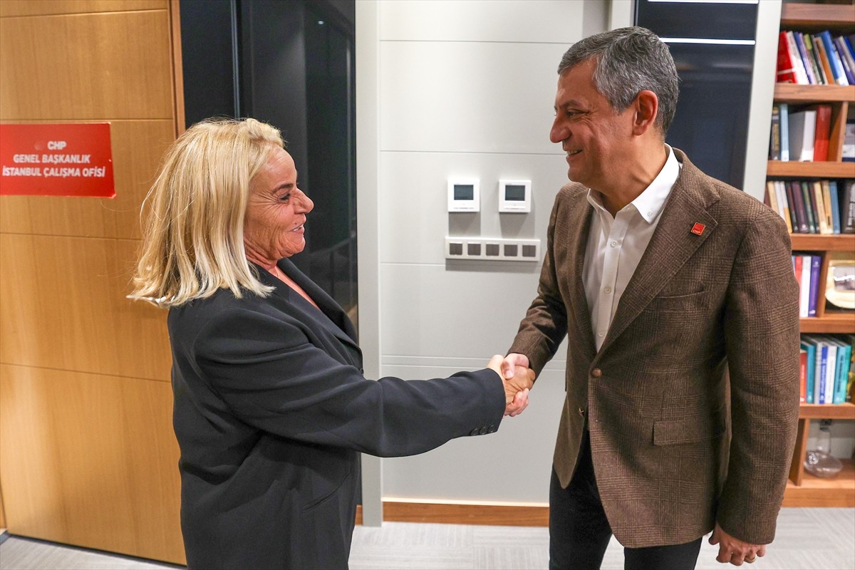 CHP Genel Başkanı Özgür Özel, Kuzey Kıbrıs Türk Cumhuriyeti'nin kurucu Cumhurbaşkanı Rauf...