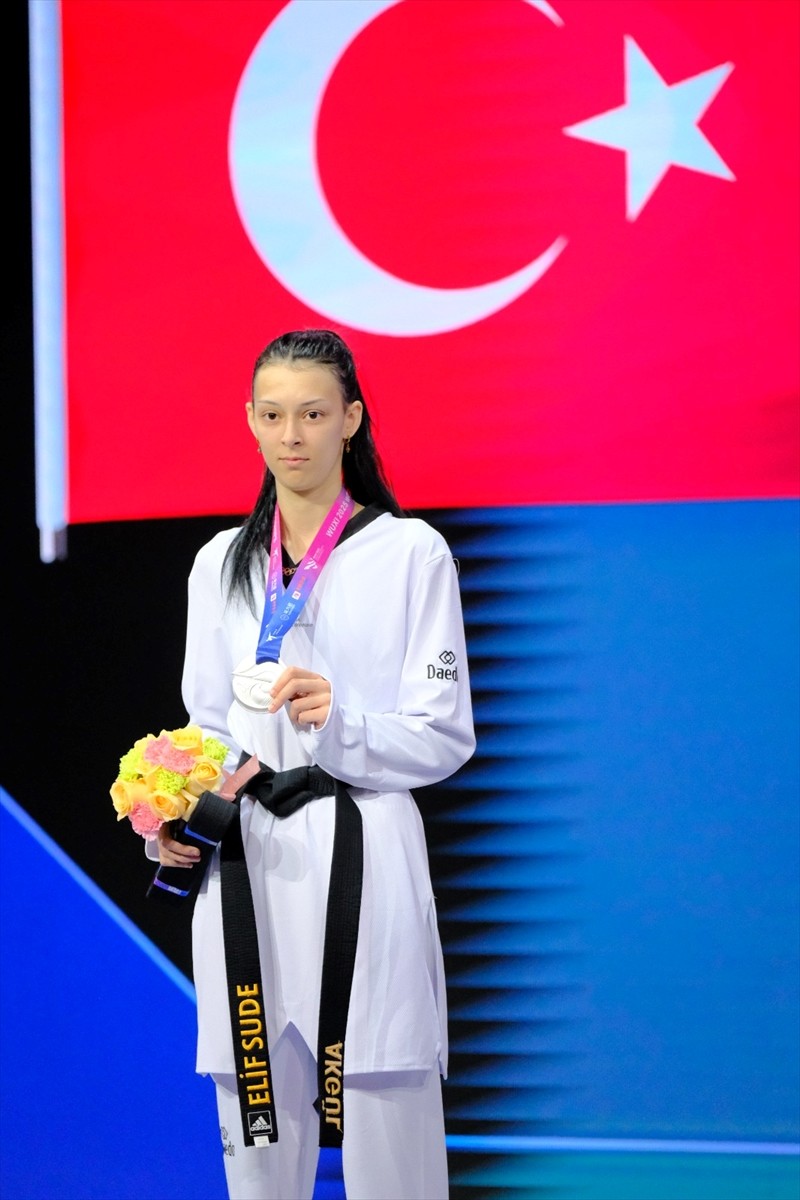 Çin'de düzenlenen 2025 Dünya Tekvando Şampiyonası'nda kadınlar 49 kiloda mücadele eden Elif Sude...