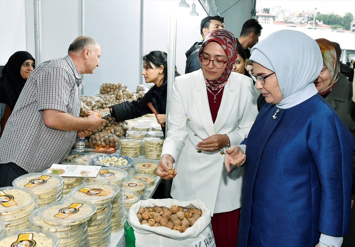 Cumhurbaşkanı Recep Tayyip Erdoğan'ın eşi Emine Erdoğan, Rize'de düzenlenen "5. Rize Gastronomi...