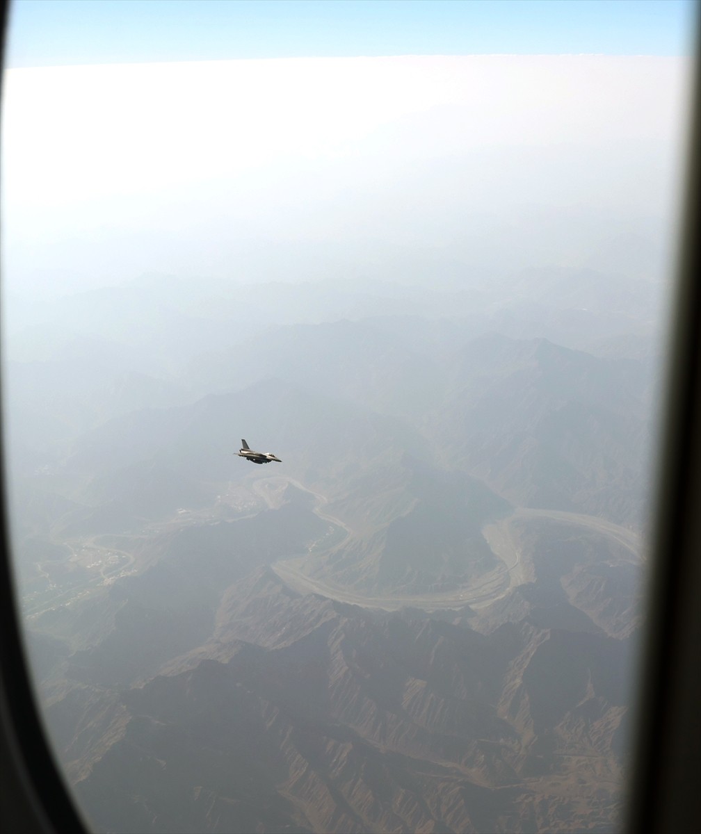 Cumhurbaşkanı Recep Tayyip Erdoğan, resmi temaslarda bulunmak üzere "TRK" uçağıyla Körfez turunun...