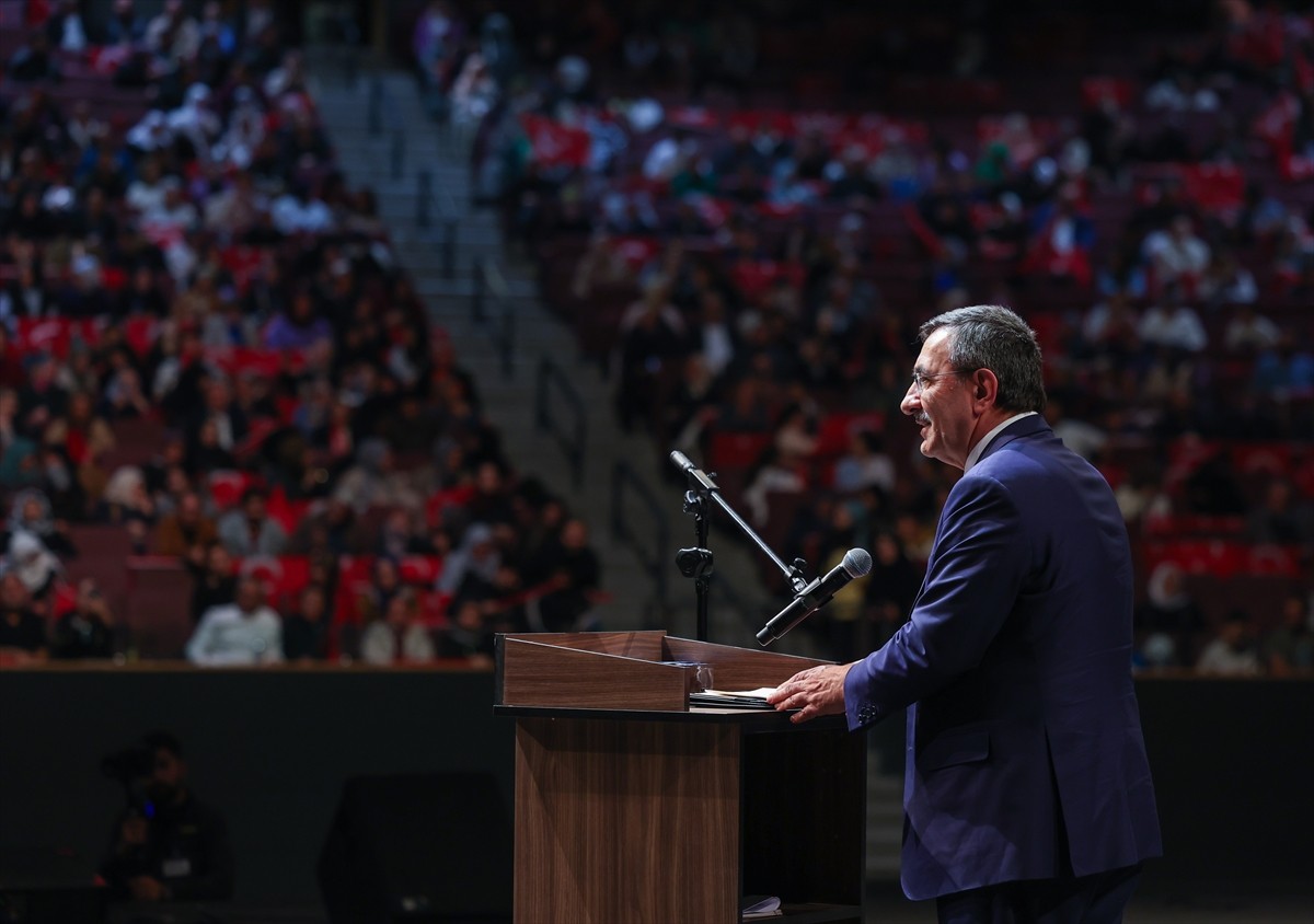 Cumhurbaşkanı Yardımcısı Cevdet Yılmaz, Küçükçekmece Dernekler Federasyonu (KÜDEF) tarafından...