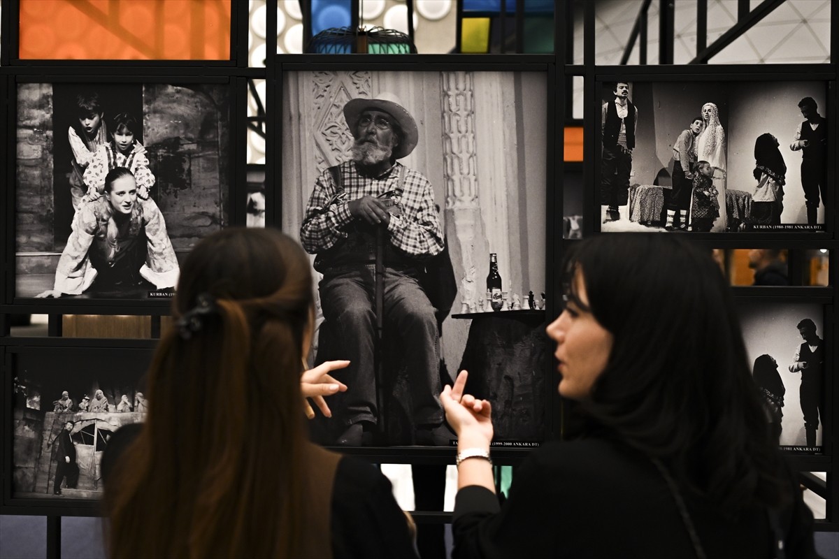 Devlet Tiyatrolarınca (DT) düzenlenen "Ailenin Sessiz Tanıkları" fotoğraf sergisi, CSO Ada...