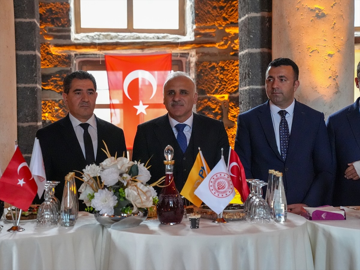 Diyarbakır'da, PTT'nin kuruluşunun 185. yıl dönümü etkinlikleri kapsamında resepsiyon düzenlendi....