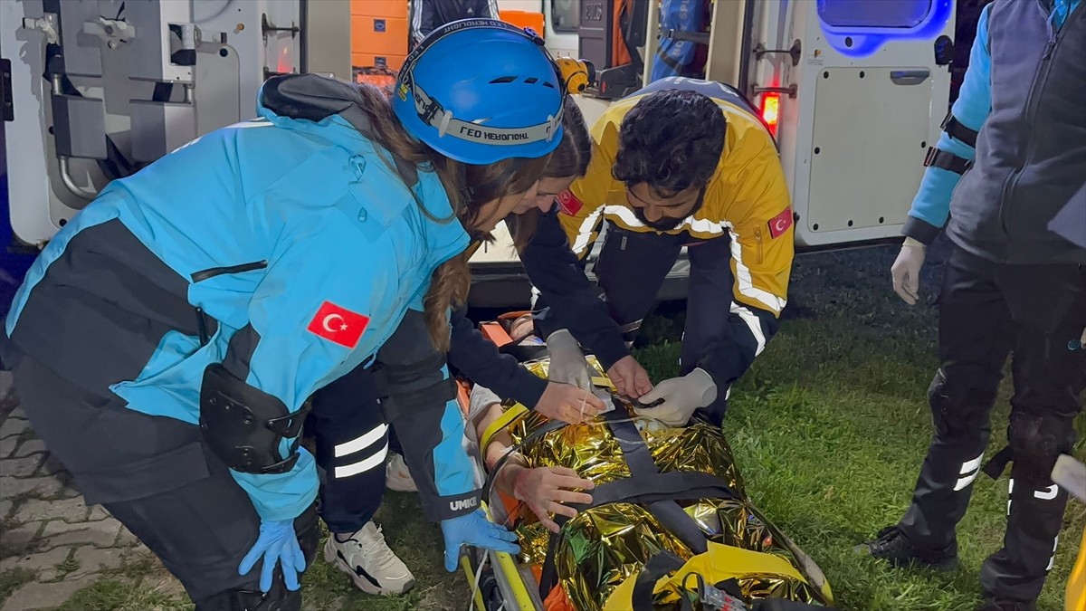 Düzce'de öğrenci yurdunda "afet hazırlık ve koordinasyon" tatbikatı gerçekleştirildi. Kurum...