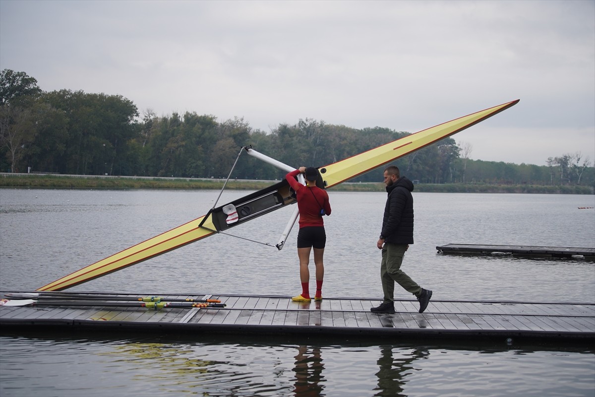 Edirne'de Büyükler Türkiye Kupası Kürek Yarışları başladı. Türkiye Kürek Federasyonu tarafından...