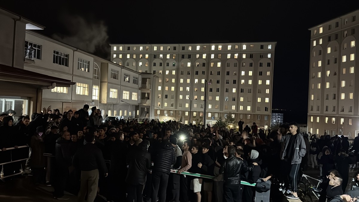 Edirne'de Kredi ve Yurtlar Kurumuna bağlı Sultan Çelebi Mehmet Öğrenci Yurdu'nda kalan öğrenciler...