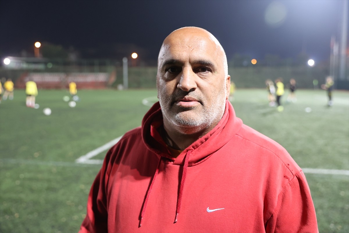 Edirne'nin tek kadın futbol takımı Karaağaç Arda Spor Kulübünün futbolcuları, Türkiye Futbol...