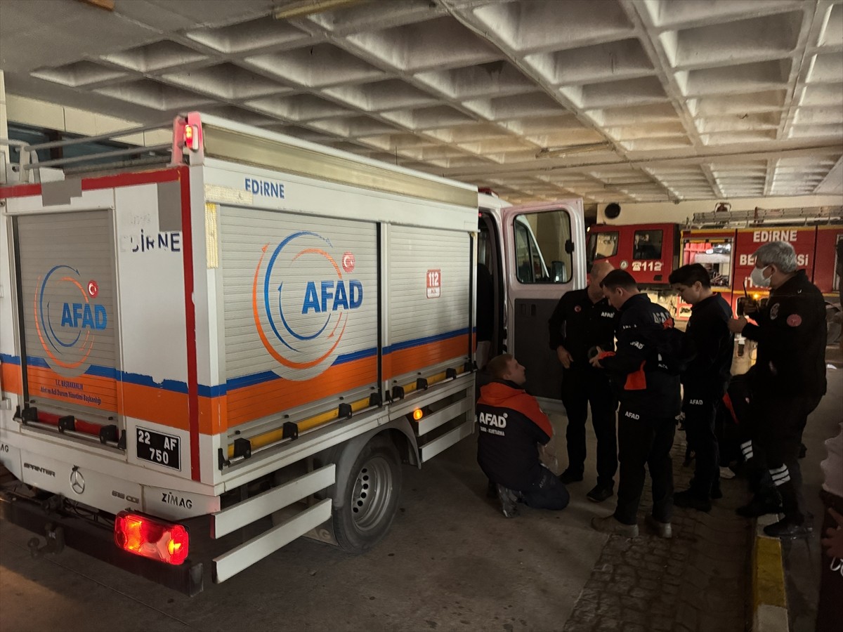 Edirne Sultan 1. Murat Devlet Hastanesinde çıkan küçük çaplı yangına müdahale edildi.