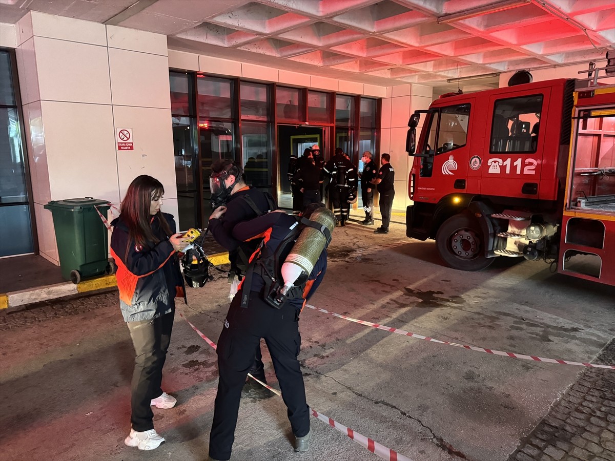 Edirne Sultan 1. Murat Devlet Hastanesinde çıkan küçük çaplı yangına müdahale edildi.