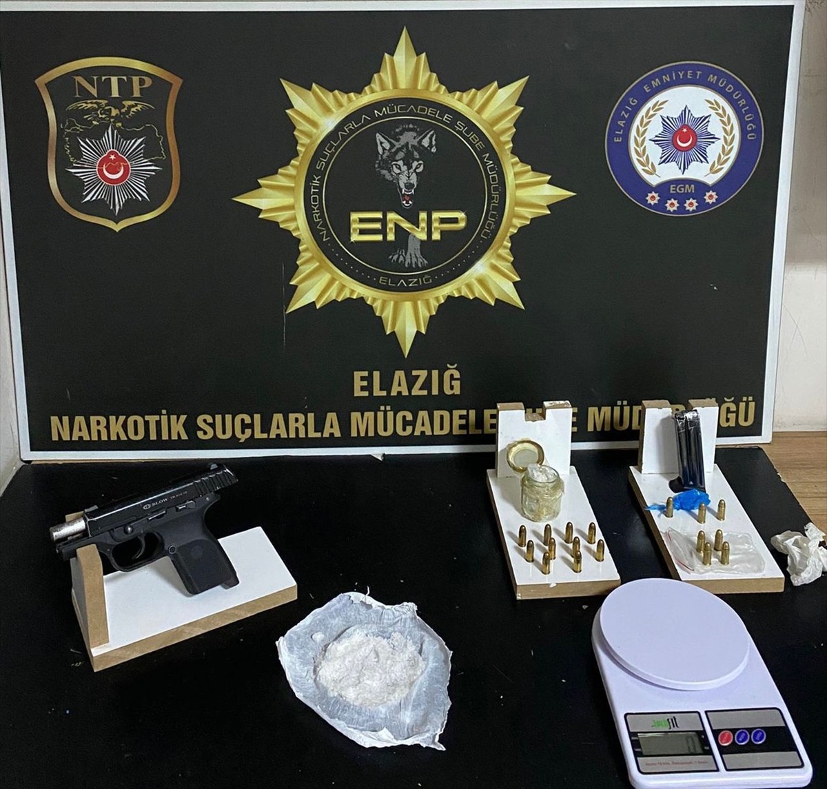 Elazığ'da düzenlenen uyuşturucu operasyonlarında gözaltına alınan 24 şüpheliden 8'i tutuklandı....