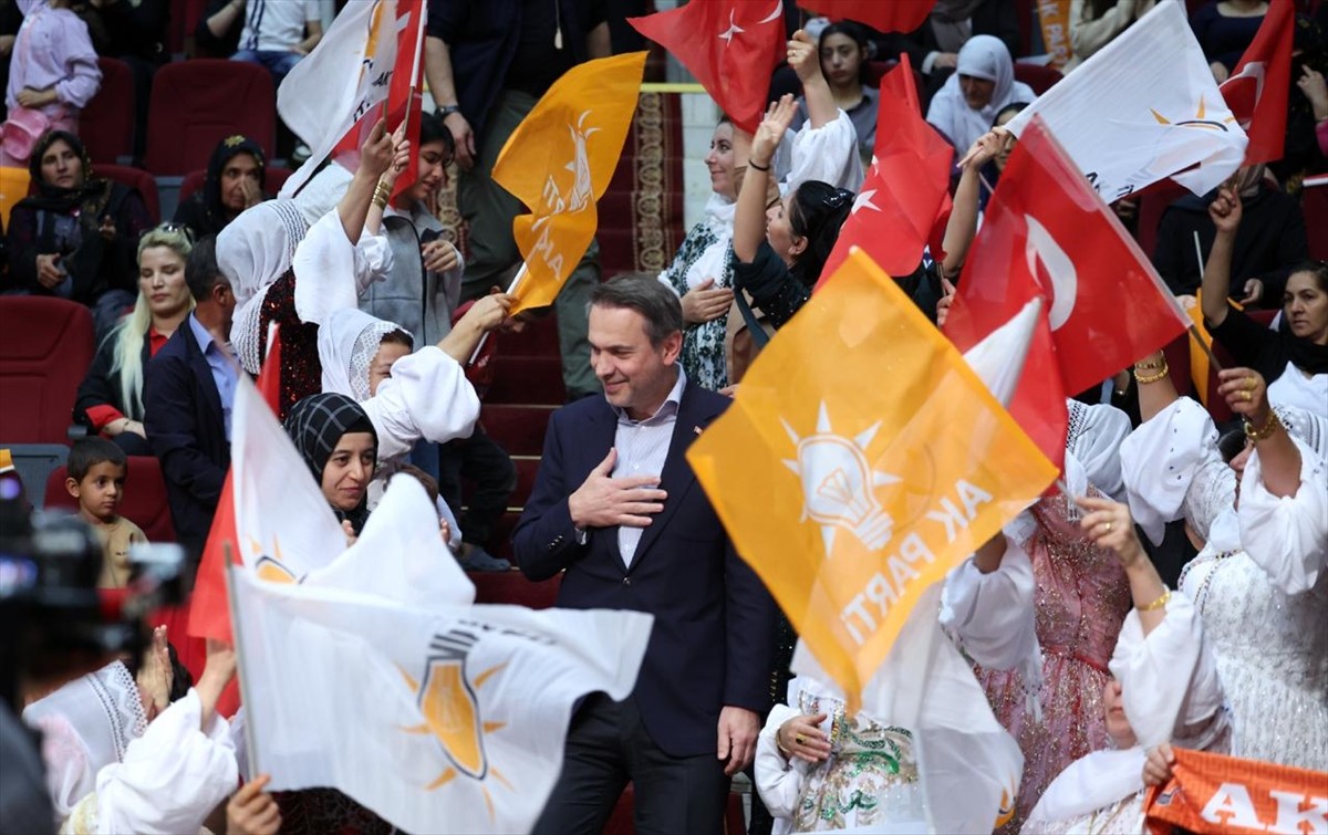 Enerji ve Tabii Kaynaklar Bakanı Alparslan Bayraktar, temaslarda bulunmak üzere geldiği Şırnak'ta...