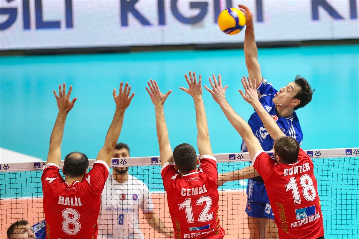 Erkekler AXA Sigorta Kupa Voley 2. Grup'ta İstanbul Büyükşehir Belediyspor ile Halkbank, Cengiz...