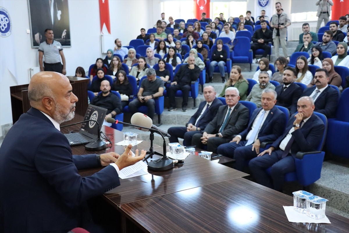 Erzincan Binali Yıldırım Üniversitesi (EBYÜ) Hukuk Fakültesinde 2025-2026 akademik yılının ilk...