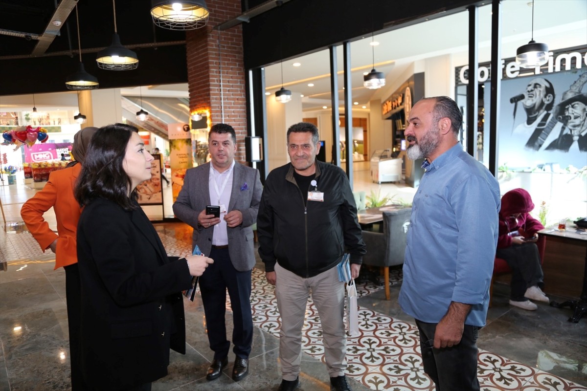 Erzurum'da sağlık ekipleri, kafe ve restoran gibi kapalı alanlarda sigara denetimi...