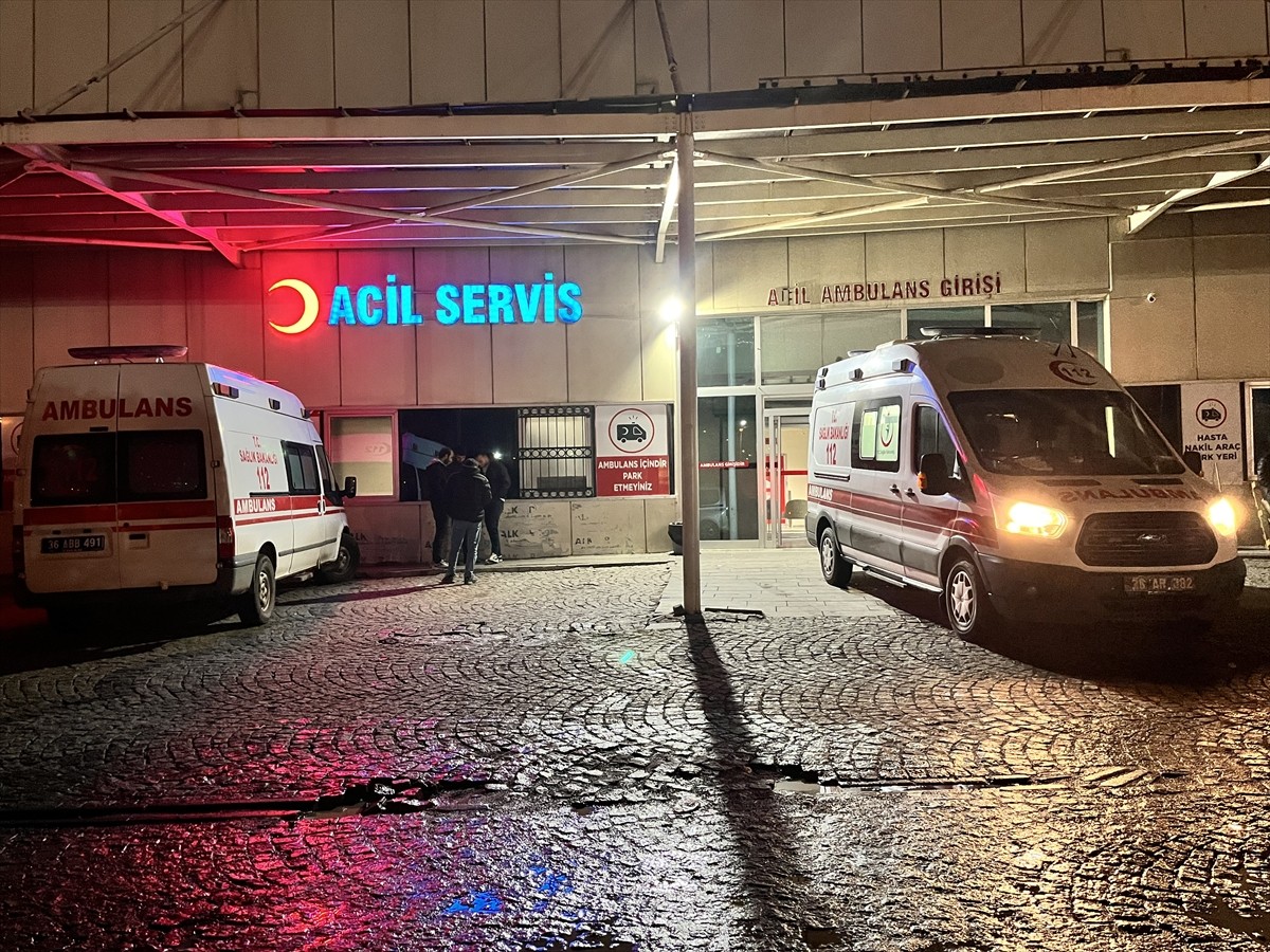 Erzurum'dan Kars'a avlanmak için gelen baba ördek avlarken kazara oğlunu öldürdü. Hayatını...