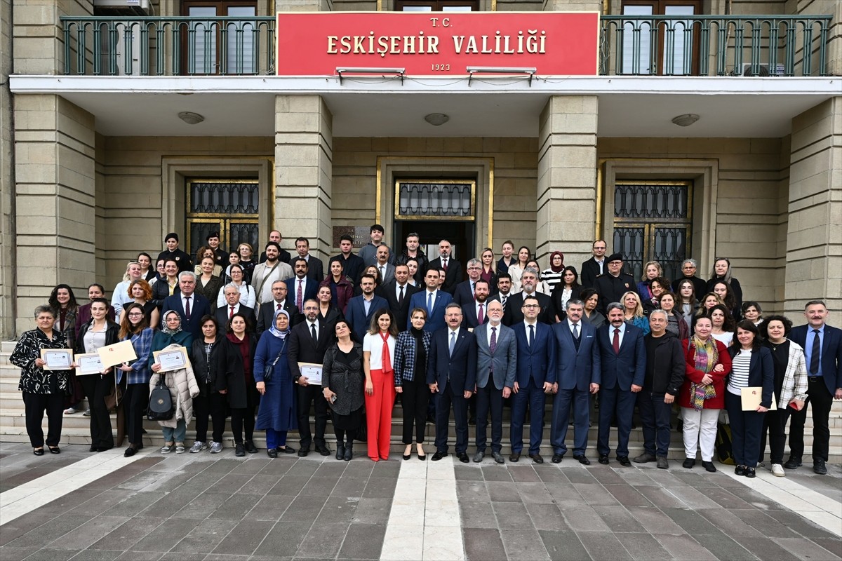 Eskişehir Valiliğinin himayesinde, kadınların sağlık bilincinin artırılmasına yönelik yürütülen...