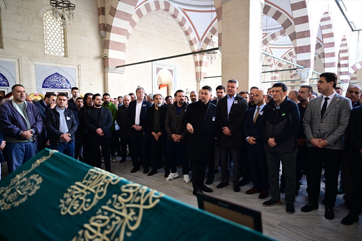 Fenerbahçe Kulübü Yönetim Kurulu Üyesi İlker Alkun'un vefat eden babası İbrahim Alkun, son...