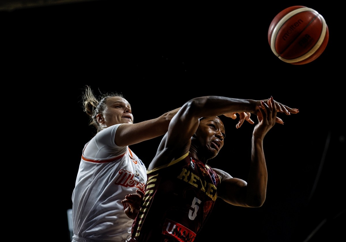 FIBA Kadınlar Avrupa Ligi D Grubu dördüncü haftasında ÇİMSA ÇBK Mersin, İtalya'nın Umana Reyer...