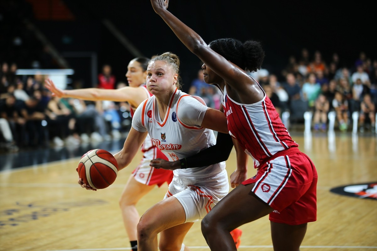 FIBA Kadınlar Avrupa Ligi D Grubu üçüncü haftasında ÇİMSA ÇBK Mersin ile İspanya ekibi Casademont...