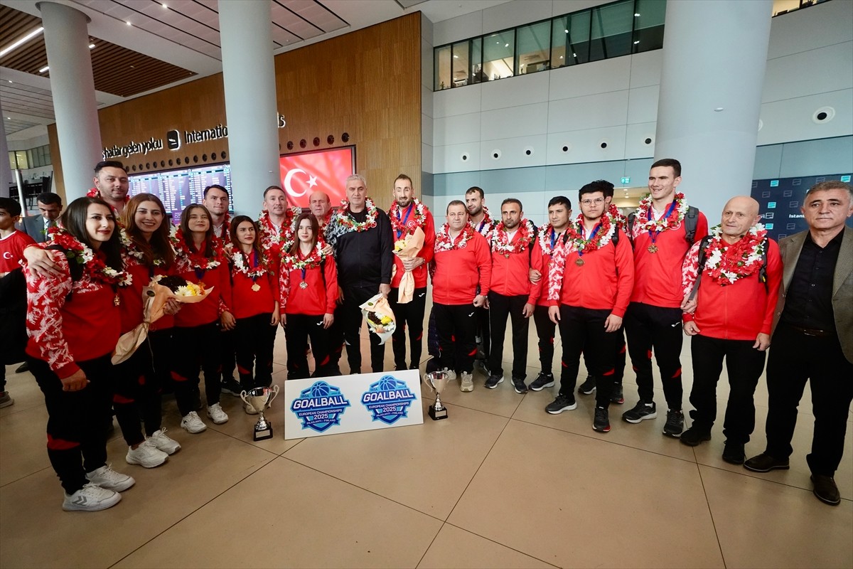Finlandiya'da düzenlenen 2025 IBSA Avrupa Şampiyonası'nda altın madalya kazanan Kadın ve Erkek...