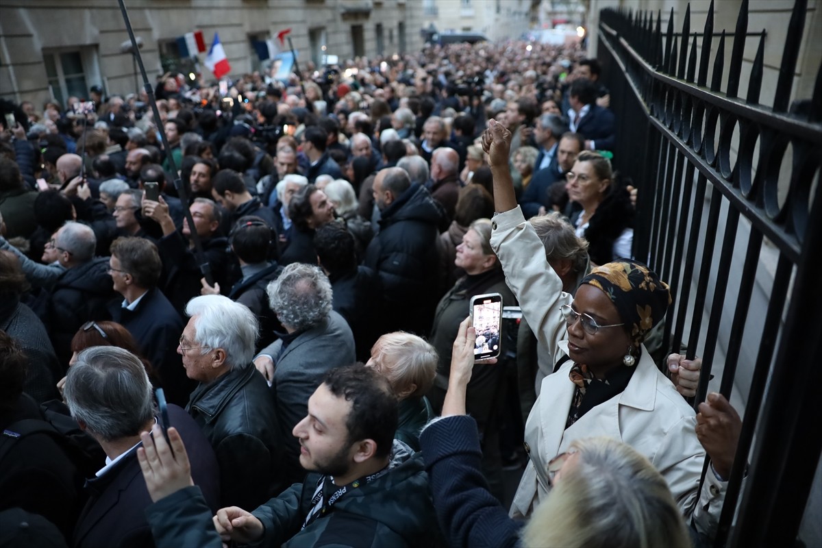 Fransa'da "Libya davası" kapsamında suç örgütü kurmaktan 5 yıl hapse mahkum edilen ve bugün hapse...
