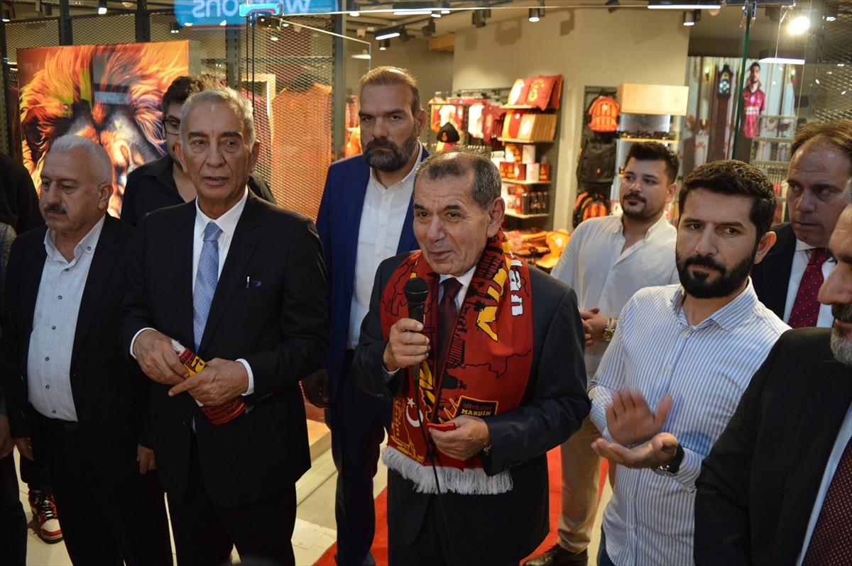 Galatasaray Kulübü Başkanı Dursun Özbek, Mardin'de GS Store mağazasının açılışını gerçekleştirdi....