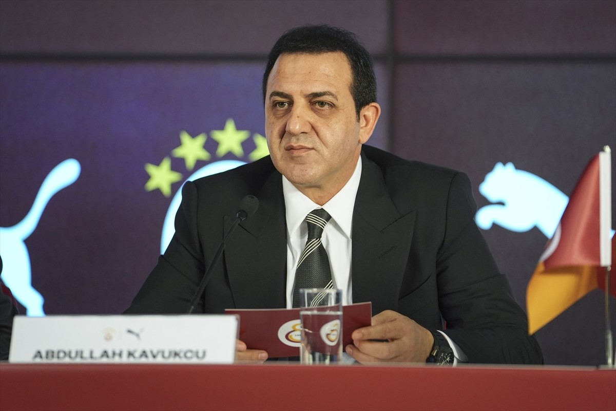 Galatasaray Kulübü ile Puma arasındaki forma sponsorluğu anlaşmasının yenilenmesine ilişkin imza...