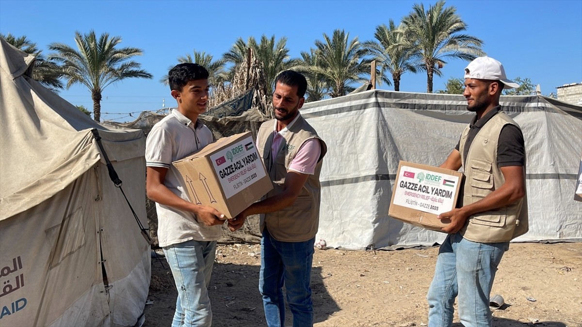 Gazze'de sağlanan ateşkesin ardından acil yardım çalışmalarını aralıksız sürdüren İnsana Değer...