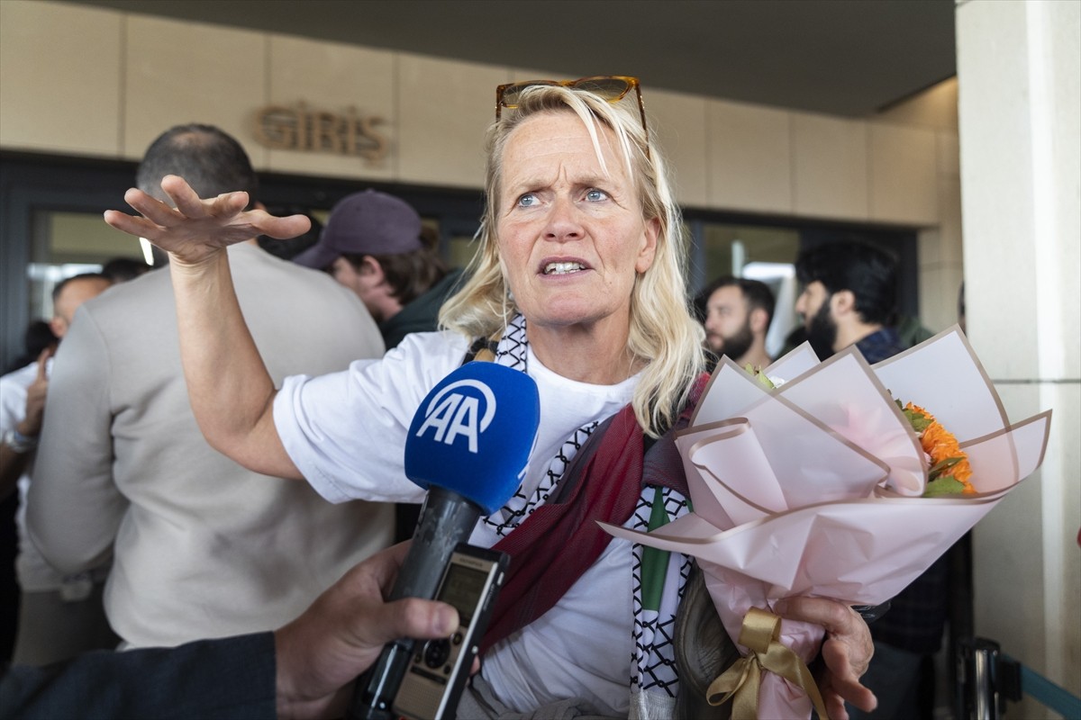 Gazze'ye insani yardım ulaştırmak amacıyla yola çıkan ve İsrail güçlerince alıkonulan Özgürlük...
