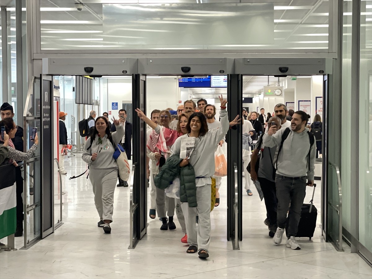 Gazze Şeridi'ne uygulanan yasa dışı ablukayı delmek ve insani yardım ulaştırmak isterken İsrail...