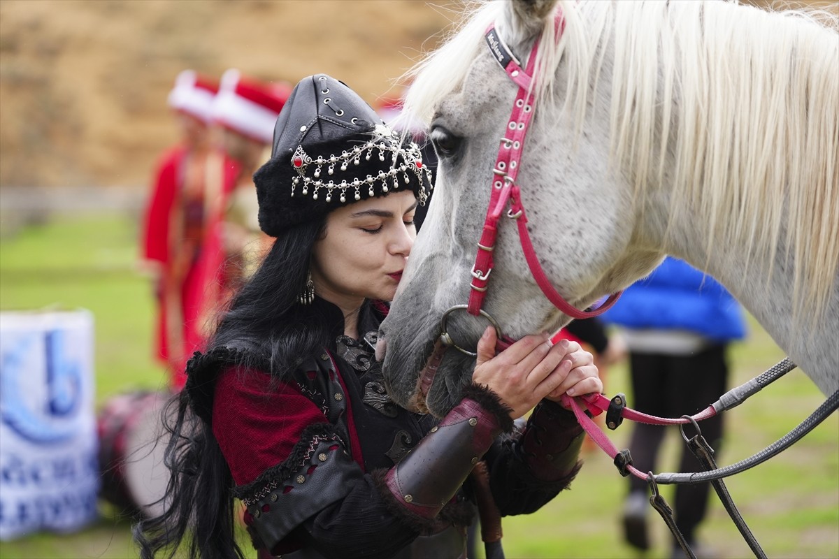 Geleneksel Türk savaş sanatlarının yaşatılmasını hedefleyen ve atlı okçuluk sporcularının...