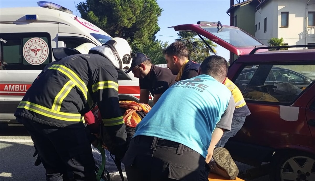 Giresun'un Bulancak ilçesinde otomobil ile minibüsün çarpıştığı 1 kişi öldü, 1 kişi de yaralandı....